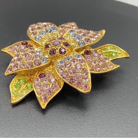 Elegant Gold Floral Brooch with Multicolor Crystals - Picture 2 of 6